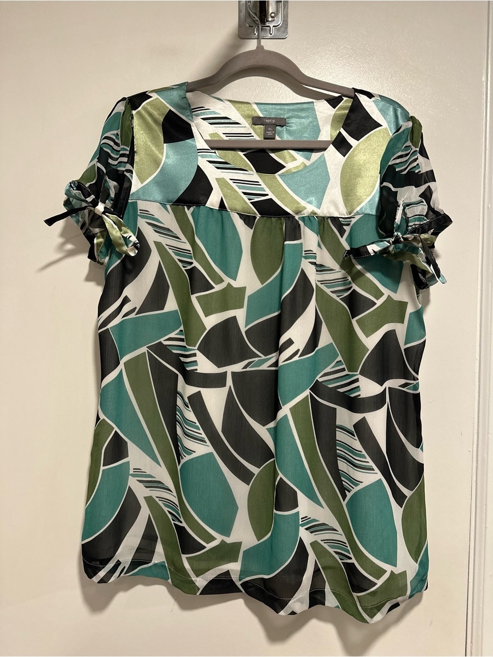 NWOT Apt. 9 green/black geometric lightweight Sz:XL sheer cap sleeve blouse.